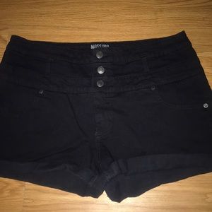 Hi-waisted Jean shorts